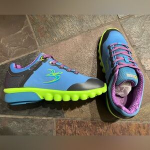 Gravity Defyer (Gdefy) new never worn women’s support sneakers size 10